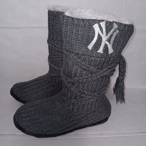 NY YANKEES INSPIRED KNIT SLIPPER BOOTS - Picture 3 of 7